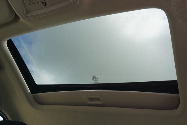 2018 Ford Focus SEL Hatch - 23006074 - 16