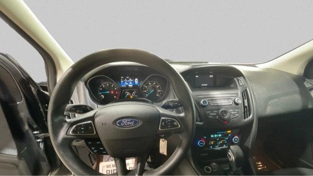 2018 Ford Focus SE Sedan - 22969575 - 11