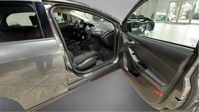 2018 Ford Focus SE Sedan - 22969575 - 2