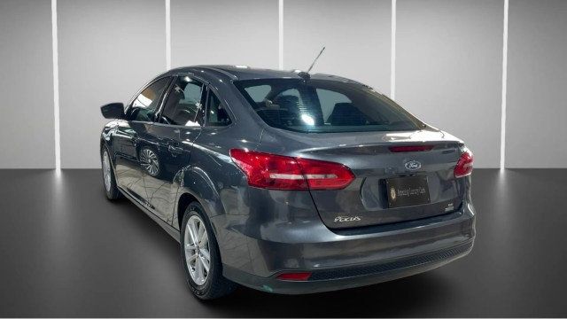 2018 Ford Focus SE Sedan - 22969575 - 7