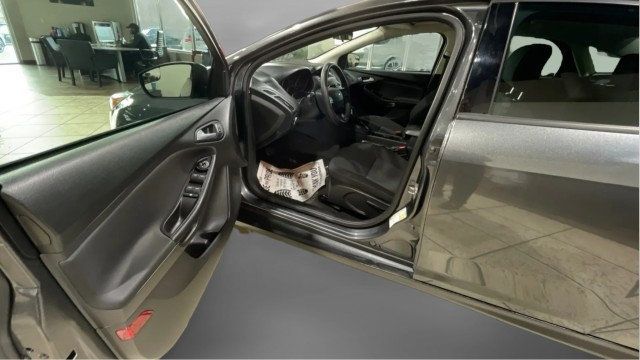 2018 Ford Focus SE Sedan - 22969575 - 8