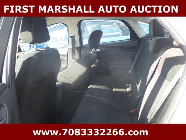 2018 Ford Focus SE Sedan - 22931622 - 6