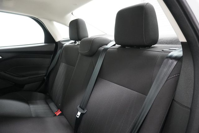 2018 Ford Focus SE Sedan - 22995862 - 10