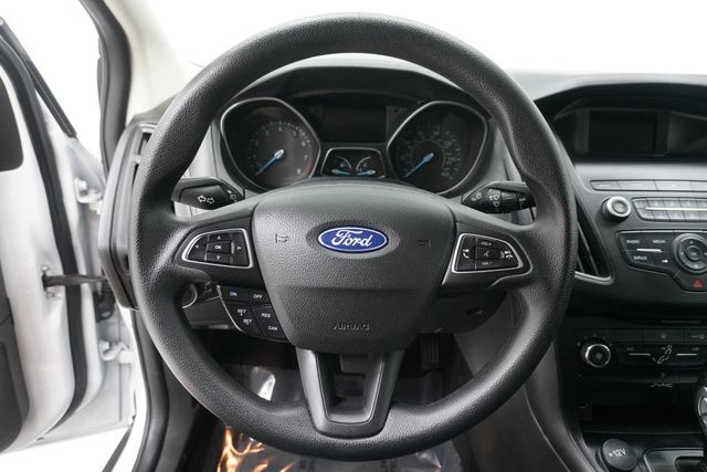2018 Ford Focus SE Sedan - 22995862 - 12