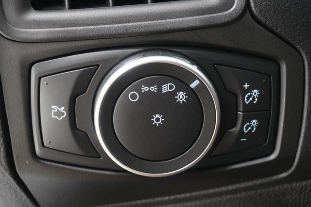 2018 Ford Focus SE Sedan - 22995862 - 16