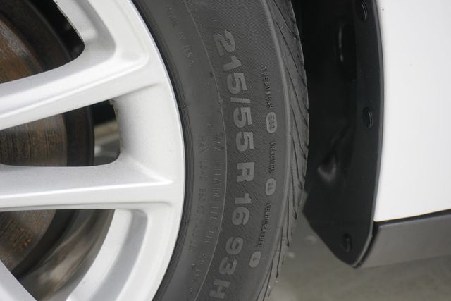 2018 Ford Focus SE Sedan - 22995862 - 21