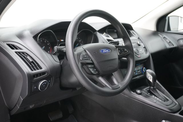 2018 Ford Focus SE Sedan - 22995862 - 7