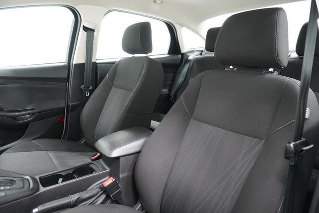 2018 Ford Focus SE Sedan - 22995862 - 8