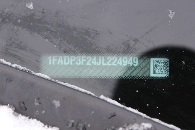 2018 Ford Focus SE Sedan - 22972944 - 9