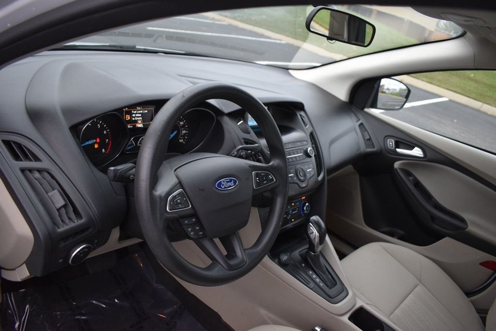 2018 Ford Focus Sedan photo 2