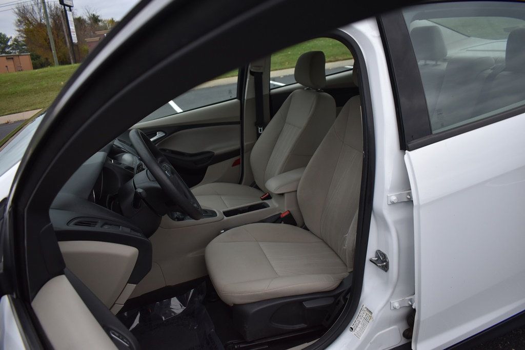2018 Ford Focus Sedan photo 4