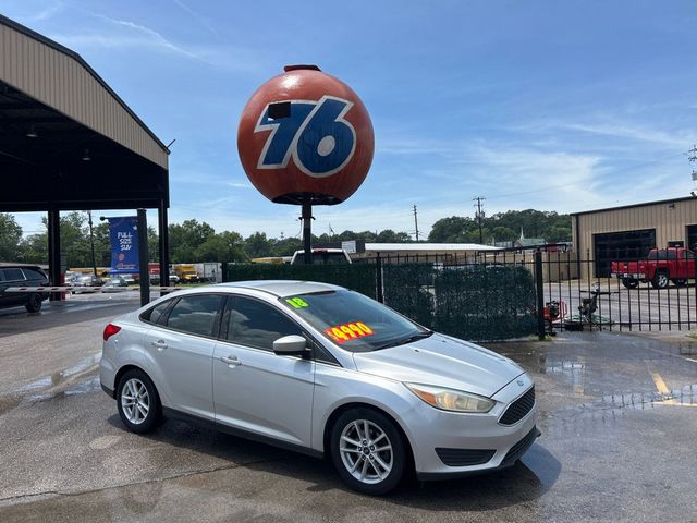 2018 Ford Focus SE Sedan - 23044254 - 0
