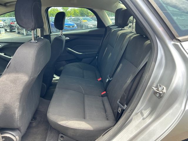 2018 Ford Focus SE Sedan - 23044254 - 6