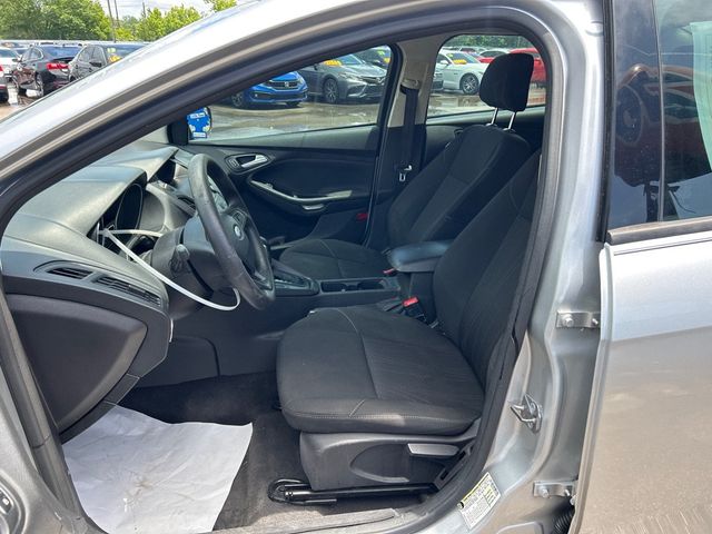 2018 Ford Focus SE Sedan - 23044254 - 7