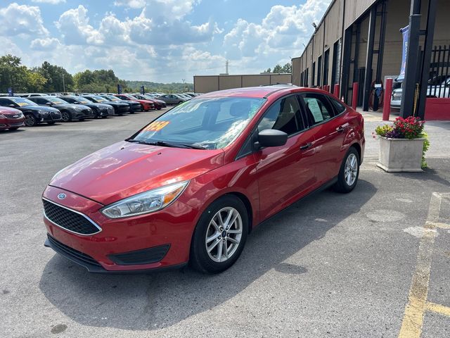 2018 Ford Focus SE Sedan - 23075925 - 2