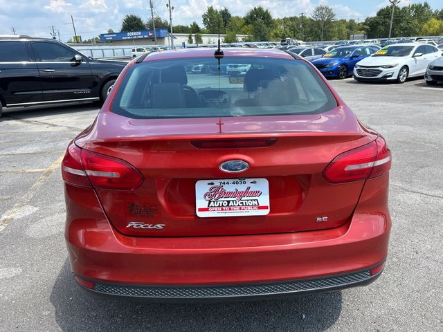 2018 Ford Focus SE Sedan - 23075925 - 4