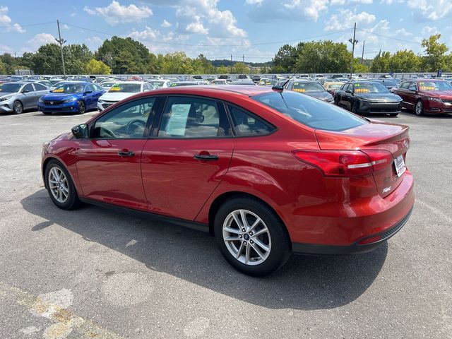 2018 Ford Focus SE Sedan - 23075925 - 5