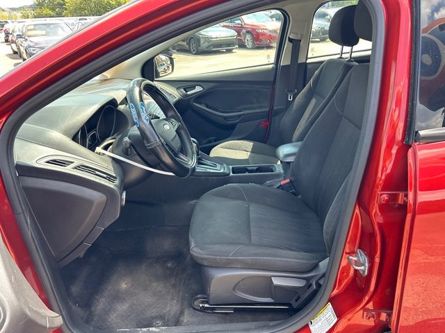 2018 Ford Focus SE Sedan - 23075925 - 7