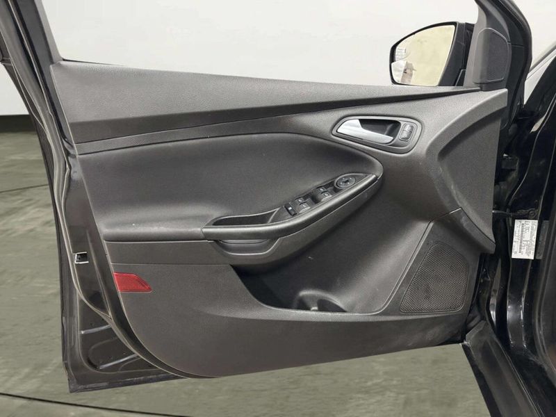 2018 Ford Focus SE Sedan - 22964799 - 9