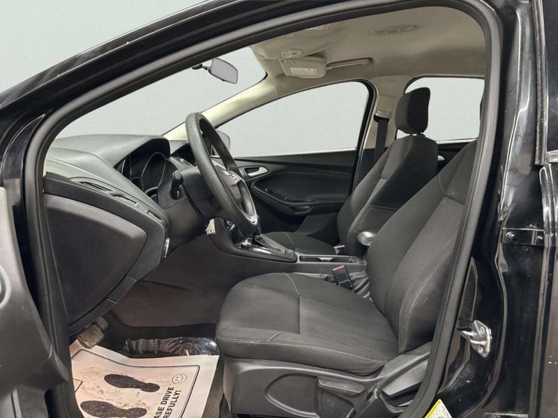 2018 Ford Focus SE Sedan - 22964799 - 11