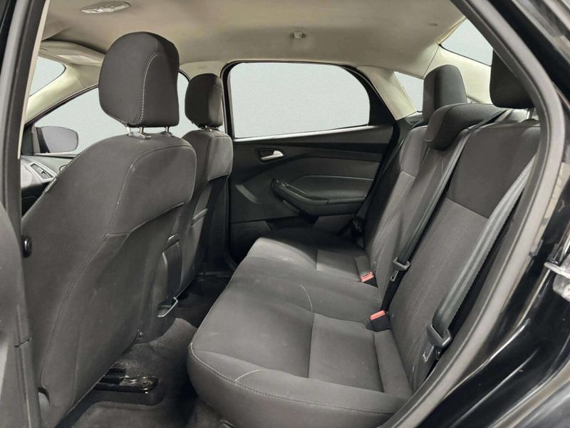 2018 Ford Focus SE Sedan - 22964799 - 13