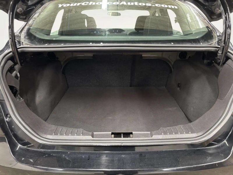 2018 Ford Focus SE Sedan - 22964799 - 14