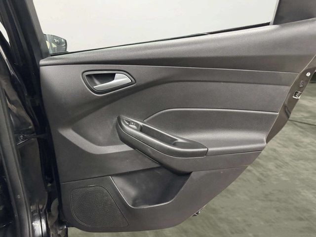 2018 Ford Focus SE Sedan - 22964799 - 15