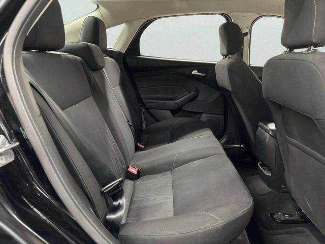 2018 Ford Focus SE Sedan - 22964799 - 16