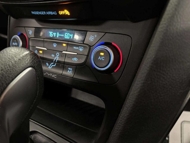 2018 Ford Focus SE Sedan - 22964799 - 25