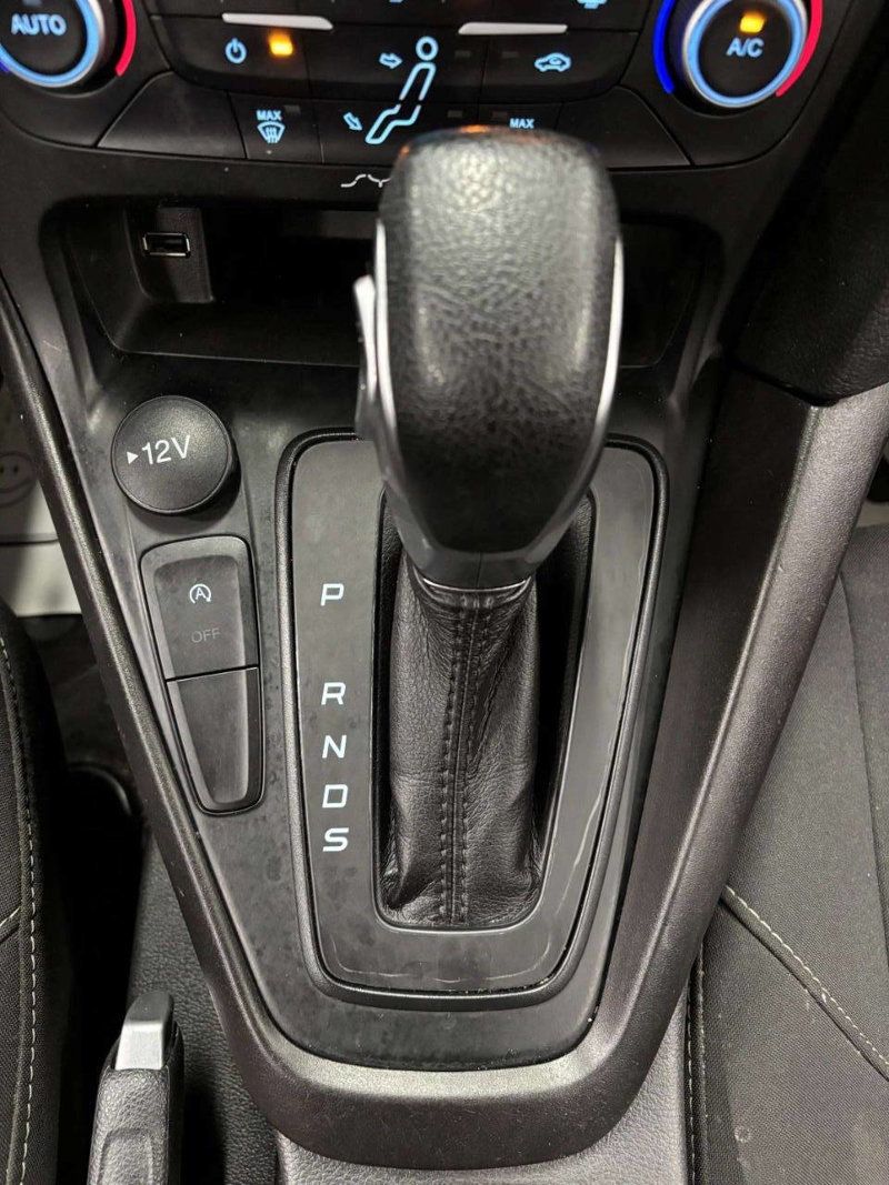 2018 Ford Focus SE Sedan - 22964799 - 26
