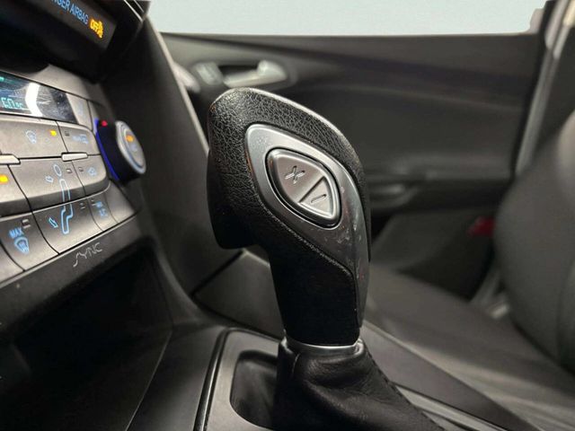 2018 Ford Focus SE Sedan - 22964799 - 27