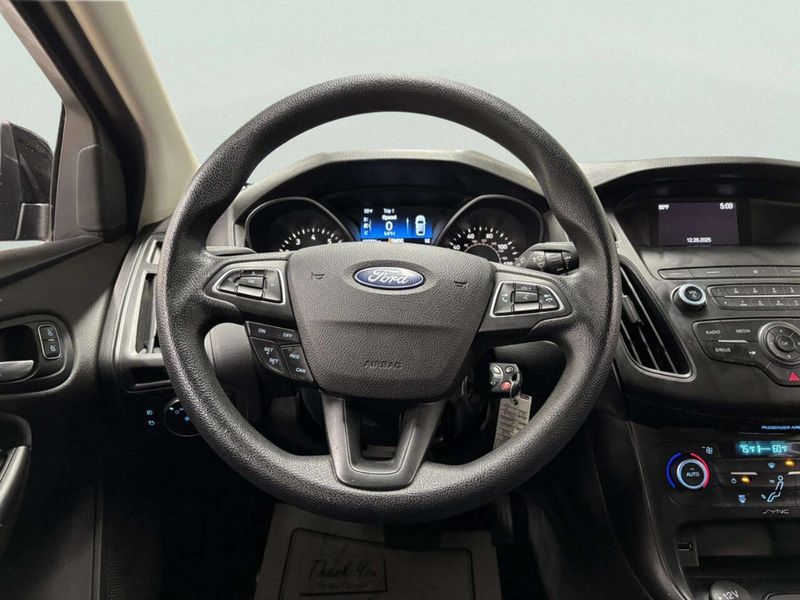 2018 Ford Focus SE Sedan - 22964799 - 28