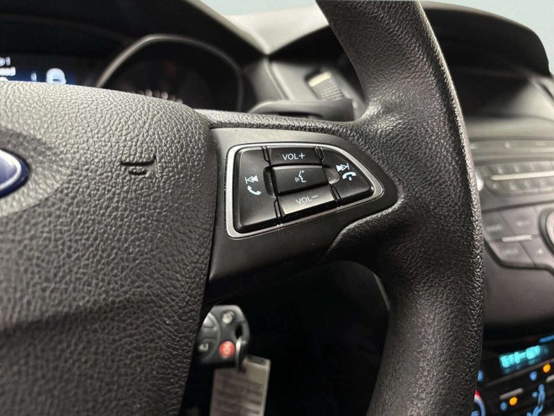 2018 Ford Focus SE Sedan - 22964799 - 30