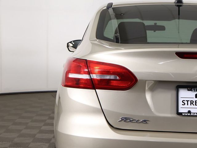 2018 Ford Focus SE Sedan - 23072505 - 12