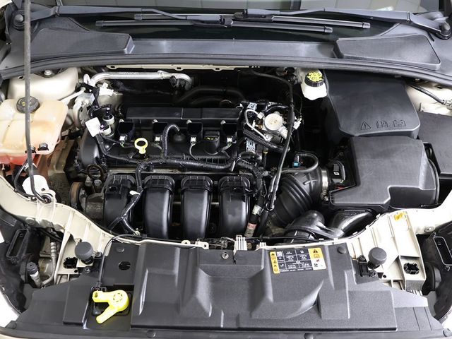 2018 Ford Focus SE Sedan - 23072505 - 17