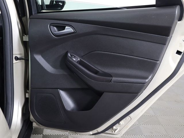 2018 Ford Focus SE Sedan - 23072505 - 22