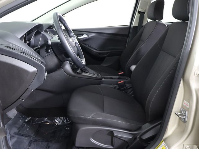2018 Ford Focus SE Sedan - 23072505 - 25