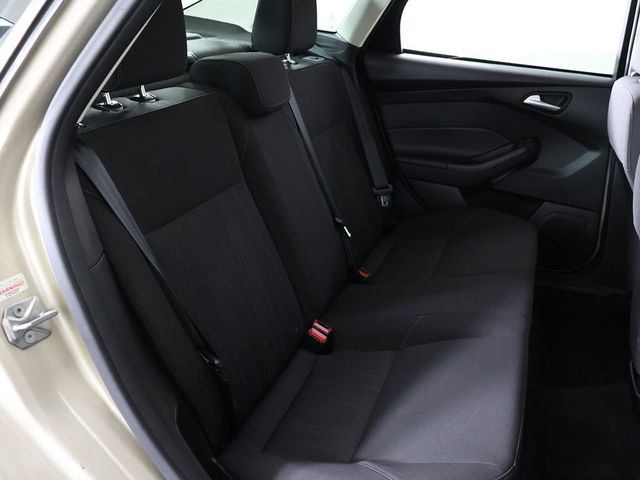 2018 Ford Focus SE Sedan - 23072505 - 30