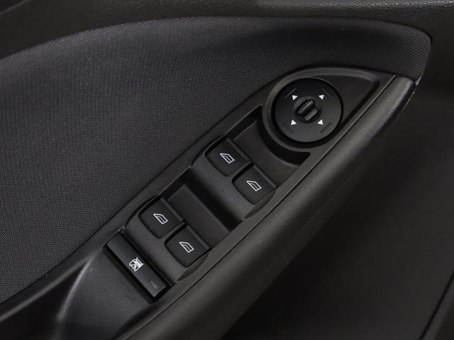 2018 Ford Focus SE Sedan - 23072505 - 32
