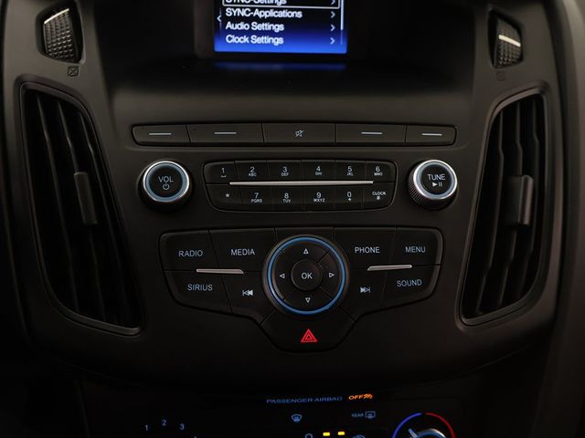 2018 Ford Focus SE Sedan - 23072505 - 40