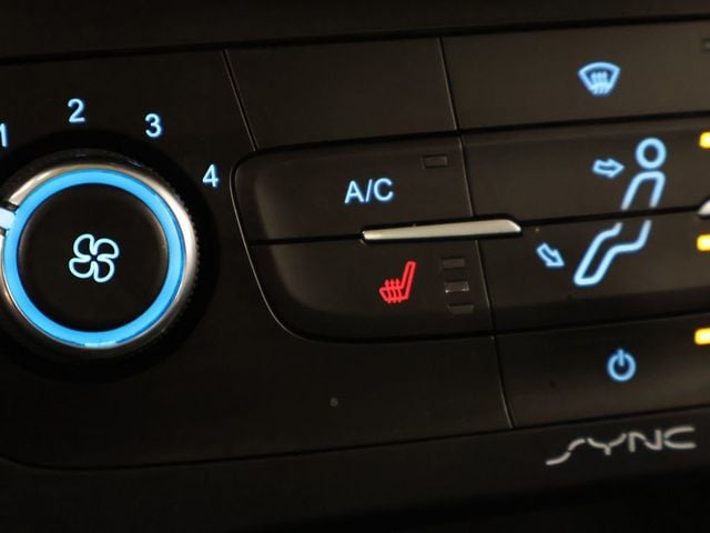 2018 Ford Focus SE Sedan - 23072505 - 42