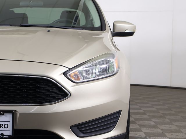 2018 Ford Focus SE Sedan - 23092752 - 11
