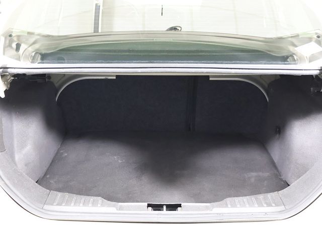 2018 Ford Focus SE Sedan - 23092752 - 16