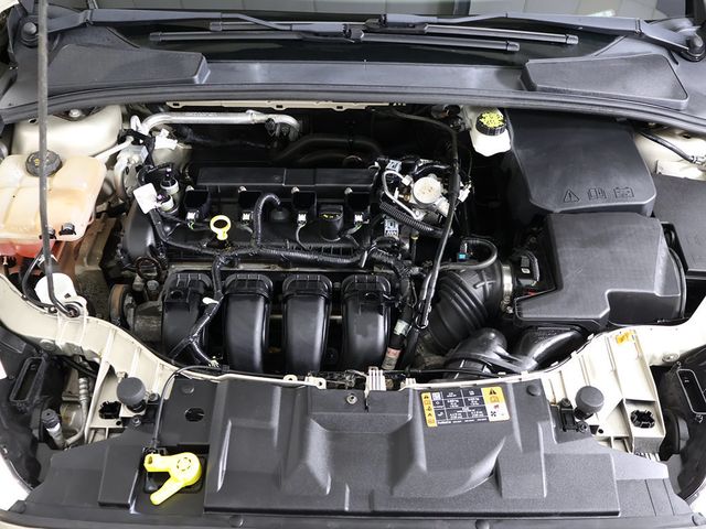 2018 Ford Focus SE Sedan - 23092752 - 17