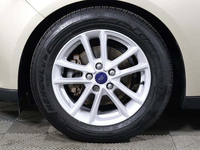 2018 Ford Focus SE Sedan - 23092752 - 18