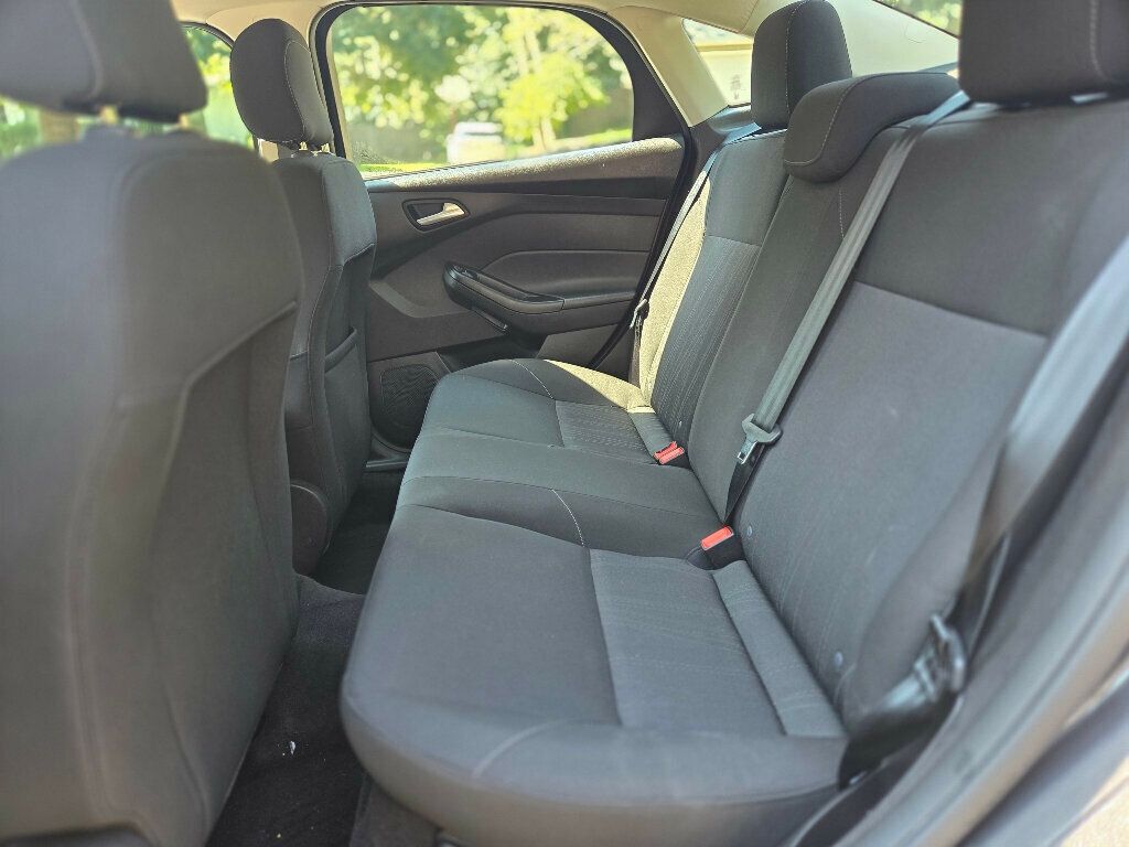 2018 Ford Focus Sedan photo 11