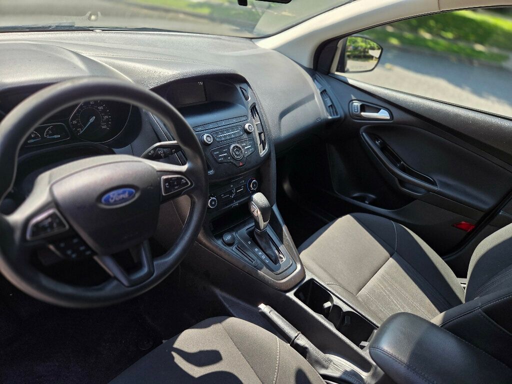 2018 Ford Focus Sedan photo 12