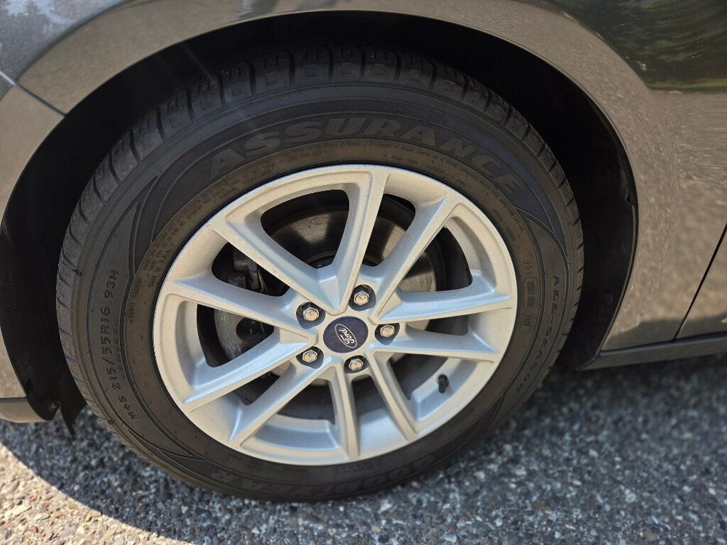 2018 Ford Focus Sedan photo 16