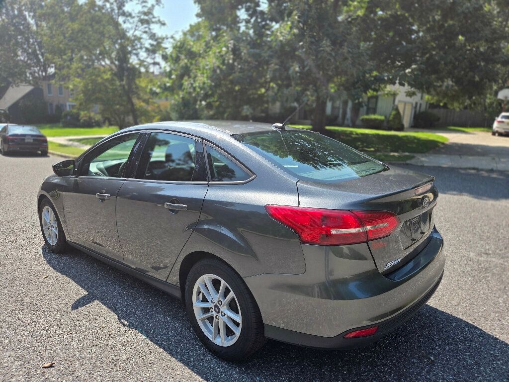 2018 Ford Focus Sedan photo 3