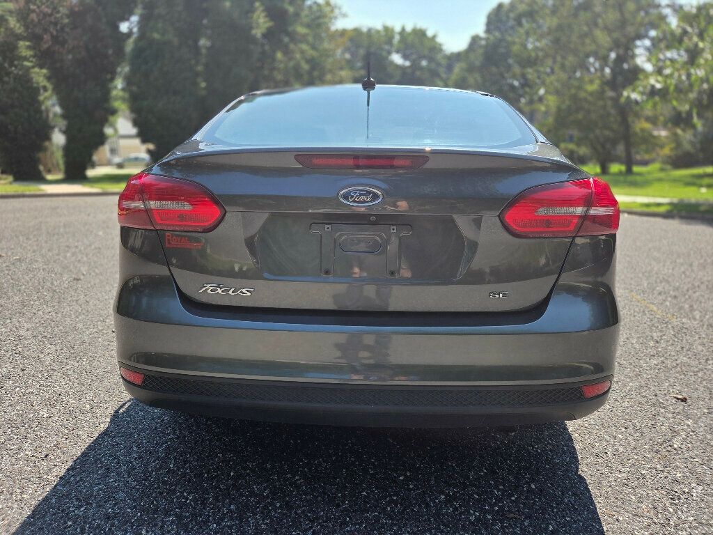 2018 Ford Focus Sedan photo 4